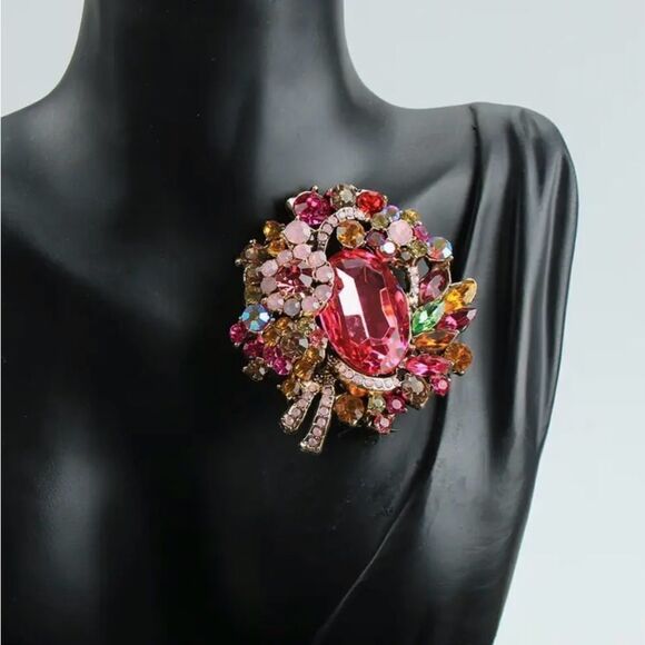 🩷 New Sparkling & Elegant Multicolor Crystal Brooch 🩷 - Picture 5 of 5